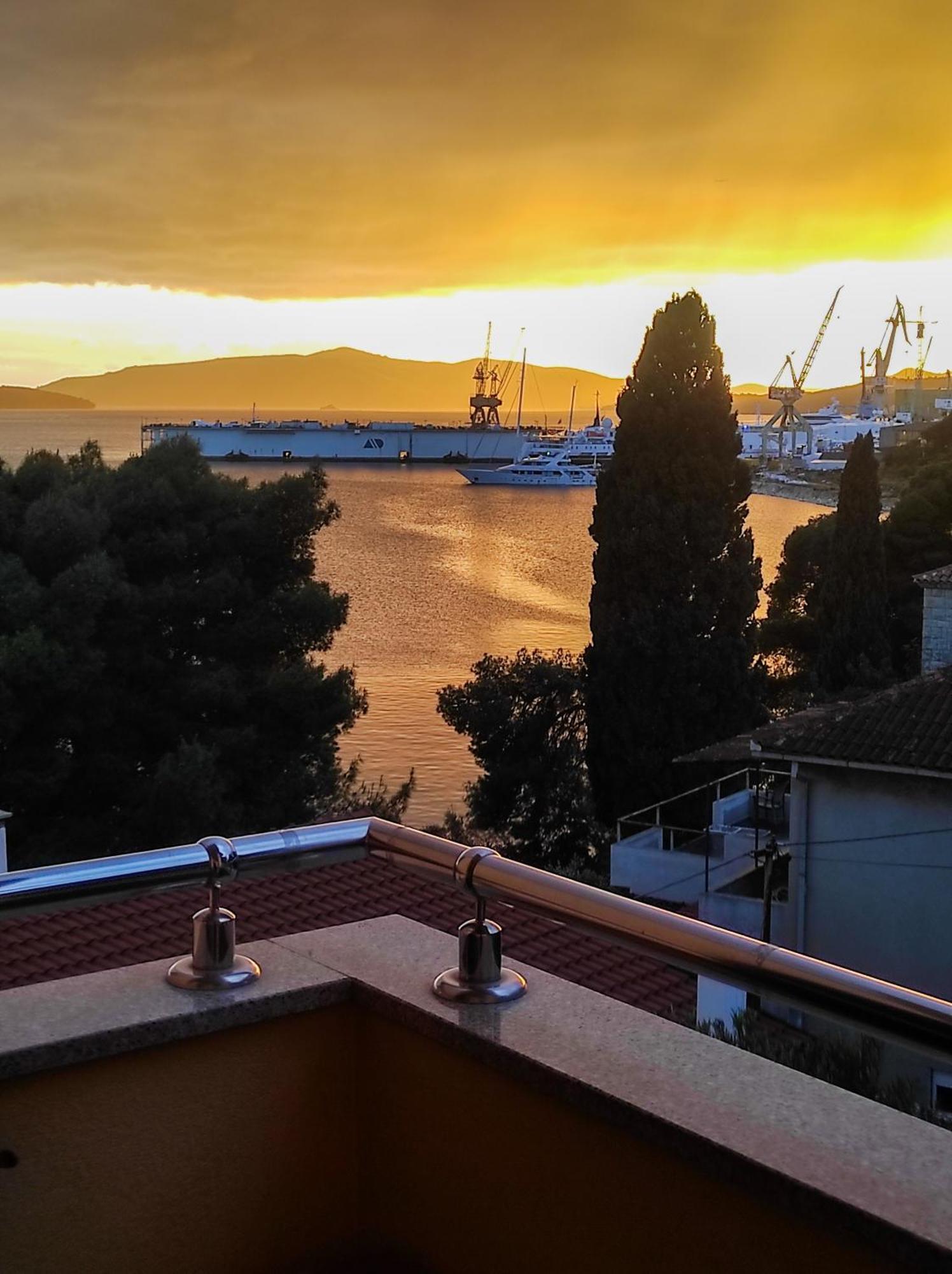 Villa Penava, Private Beach, Pool And 7Min To Trogir Exterior foto